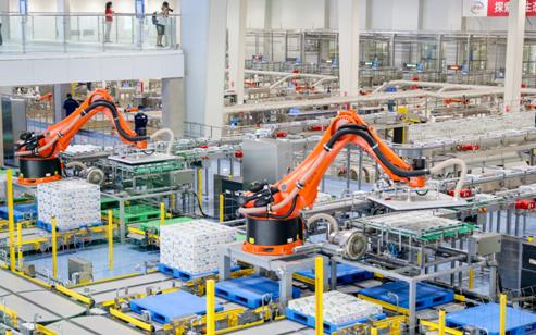 囊括最多 制造業(yè)諾貝爾獎(jiǎng)工廠 數(shù)智伊利引領(lǐng)中國(guó)奶業(yè)智造升級(jí)